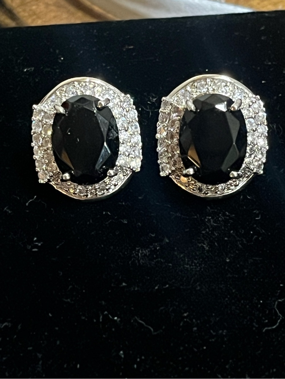 Gorgeous Black Tie Classy Earrings